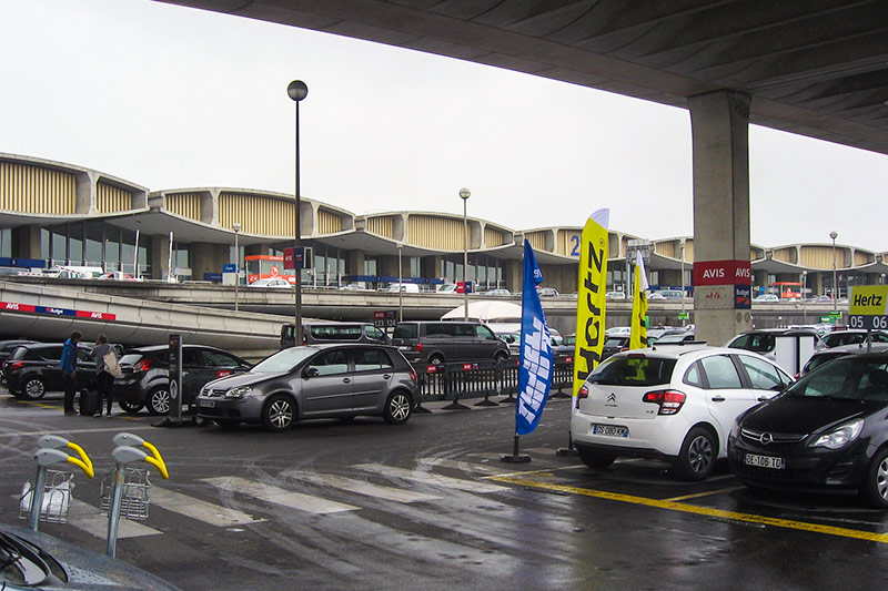 Парковки автопрокатных компаний в аэропорту Париж Шарль-Де-Голль
