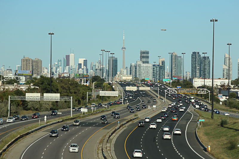 Аренда авто в Торонто - скоростная дорога в центр города