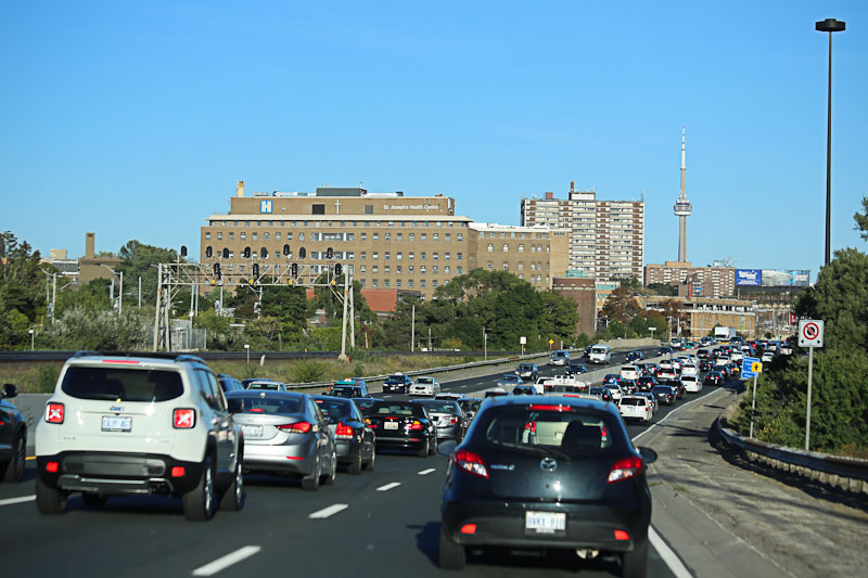 Автомобильная пробка в городе Торонто